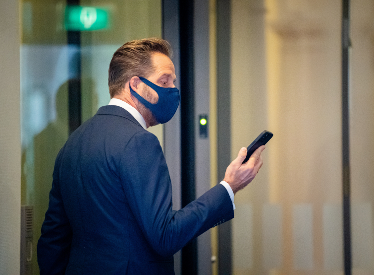 Politici maken zich klaar voor mondkapjesdebat: 'We gaan er met