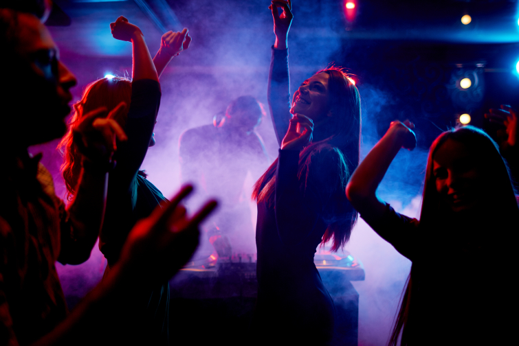 Dansen Dansen in een nachtclub